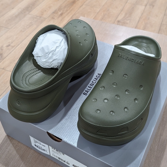 Mens Balenciaga Crocs Chunky Slip On Clogs Khaki - Picture 1 of 7
